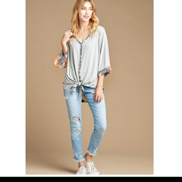 🟠Boutique Half Floral Top🟠 - Picture 2 of 4